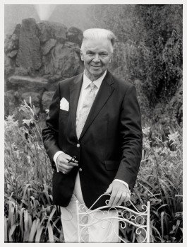 portrait photography of an old man in park, reportage photography 