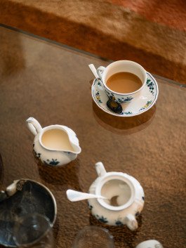 Detail von Teetassen, Beispiel für Reportagefotos 