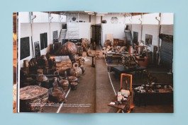 Art Karlsruhe Magazin, Ausgabe 2023. Foto des Ateliers einer Künstlerin in Stuttgart. 